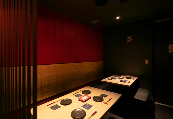 奥のテーブル席